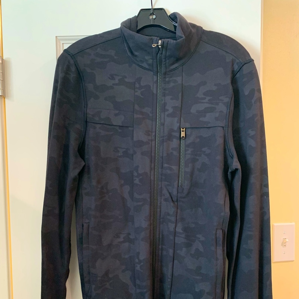 Cute Lululemon black camo jacket
